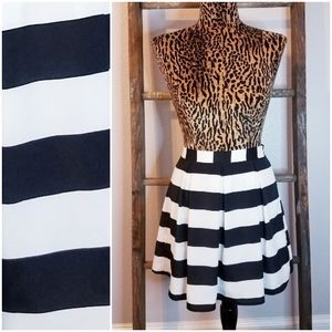EVERLY Black and White Stripe Pleated Tennis Skirt- size Women's M